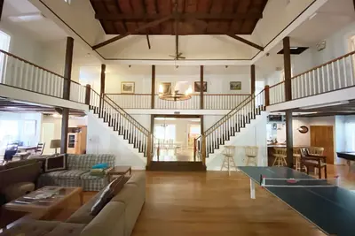 Image de Immense maison bordée de cours d'eau, des tonnes de choses à faire * Non après les événements de fin d'études \/ de bal