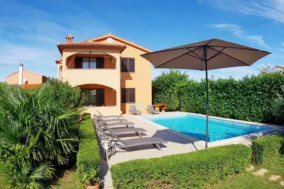 Image de Maison spacieuse avec piscine privée dans le village Šišan