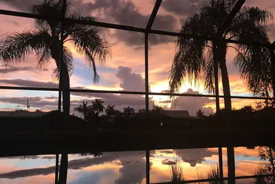 Image de Belle maison de canal avec une vue imprenable sur le coucher du soleil! Nouvellement listé!
