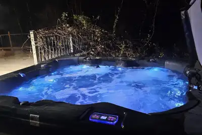 Image de Secluded Luxury Home Sur 5 Acres Avec Hot Tub - Idéal pour les familles et groupes