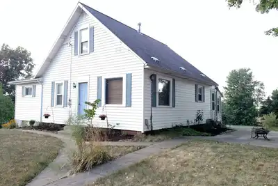Image de Spacieux maison de grands-parents Amish complètement mis à jour