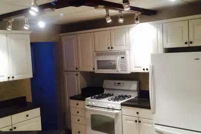 Image de Pourquoi avoir une chambre quand on peut avoir une maison?