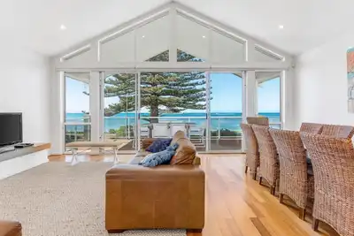 Image de Hébergement absolu en bord de mer, parfait pour les familles.