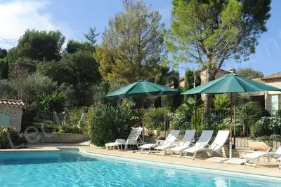 Image de Superbe maison de campagne en pierre avec piscine