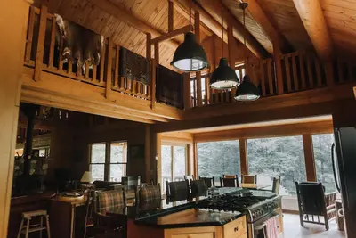 Image de Evadez-vous de tout Pour ce luxe Fairytale Blanc Montagne Cadre!