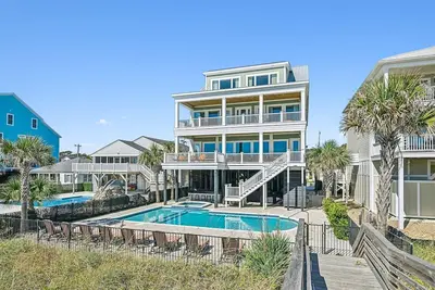 Image de The Haven, Luxury Oceanfront House with Game Room, Hot Tub & Pool