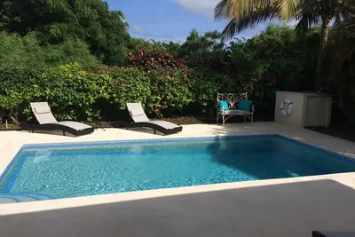 Image de Vacances de luxe 3 chambres Villa w \/ piscine privée et a \/ c. 6-8 personnes