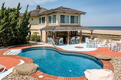 Image de Palais hawaïen | Front de mer | Piscine privée, bain à remous