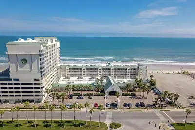 Image de Beau condo OceanView Studio 9ème étage à Dbr