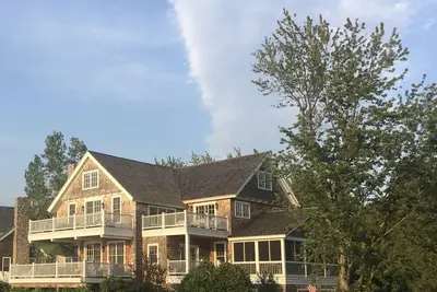 Image de Luxueuse maison du lac Michigan avec tramway à la plage