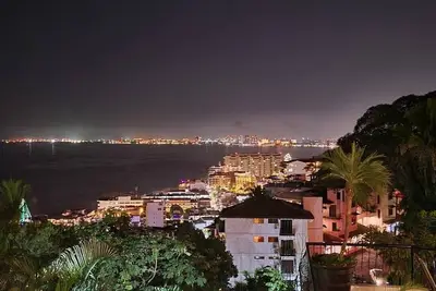 Image de Puerto Vallarta Condo Zona Romantica avec vue sur la montagne sur l'eau et WiFi