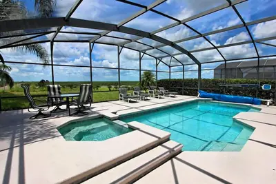 Exécutif 5 Chambres Villa de golf plein sud avec piscine / spa Sur le pont prolongé
