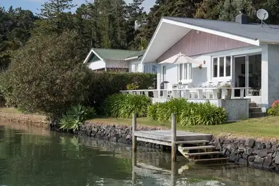 Image de Boaties Paradise - Charmant chalet au bord de l'eau.
