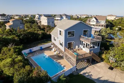 Image de Petit mais très Familiale maison avec une belle piscine privée