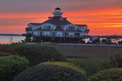 Image de Beaux couchers de soleil Bayside Co- parfait et se balade courte de la plage - 56th St.