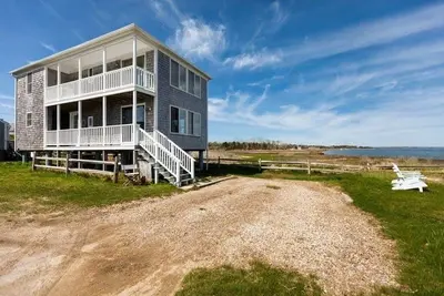 Image de Sur La Mer Oceanfront! 4. 2 étapes pour aller à la plage!