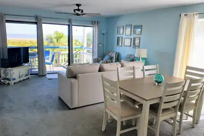 Image de Expansive Ocean View, Animaux acceptés, et tout nouveau canapé-lit!