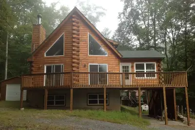 Image de Masthope-Log Chalet-sur la montagne de ski, près de DelawareRiver / Pool / Lake-4Br / 3b / sleeps12