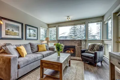 Image de Condo de luxe avec 2 chambres, accès skis aux pieds à Greystone Lodge | A / C | Parking gratuit