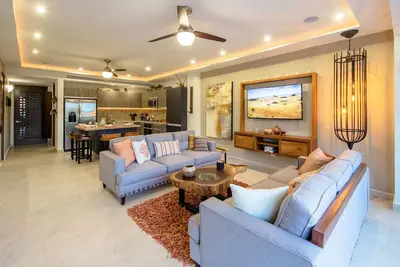 Image de Superbe 2 Bd / 2. 5 Condo Ba Modern avec piscine sur le toit et terrasse avec vue sur l'océan