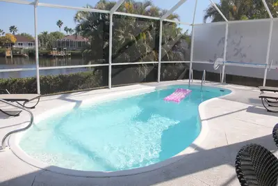 Image de Belle vue sur le front de mer! Spacieuse maison de 4 chambres avec piscine privée chauffée