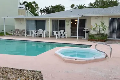 Image de Animaux acceptés front de mer 3 / Br Accueil w / Pool, 2 Blk to Beach