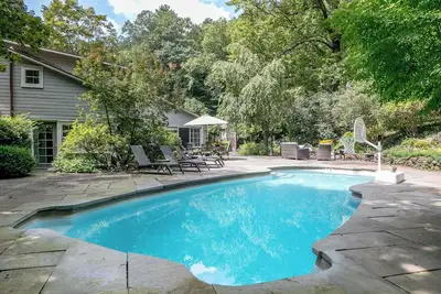 Image de Absolute Gorgeous 1876 Sourcil Colonial Home sur 36 acres. Enfants de moins de 12 ans gratuits!