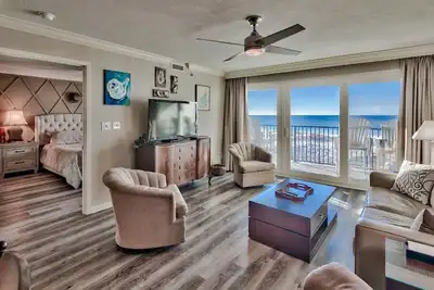 Image de Vue avant du golfe pas de côté! Fauteuil inclinable à bascule, lits confortables et service de plage!