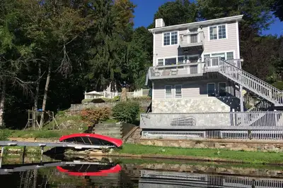 Image de Grande maison familiale sur le lac