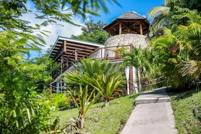 Image de La Tour du Moulin à Sucre - 2 Br Romantic Seaview Retreat