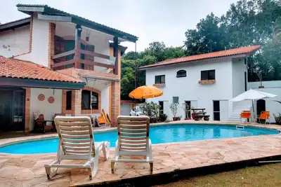 Belle maison pour 25 personnes avec piscine. Sentez l'air de la campagne près de la mer.