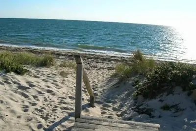 Image de Vue Sur La Baie, Plage À Travers La Rue, Grande Offre!