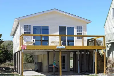Image de Classic Island Cottage avec 4 chambres et vue sur l'océan. Animaux acceptés - Ruff Life