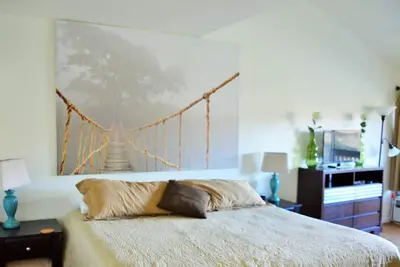 Image de à partir de 49 $ dernière minute * Lit King, remodelage récent, Beach Gear. et plus! 85 $ / 99 $