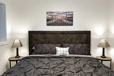 Image de Adorable condo neuf d'une chambre au centre-ville de Traverse City