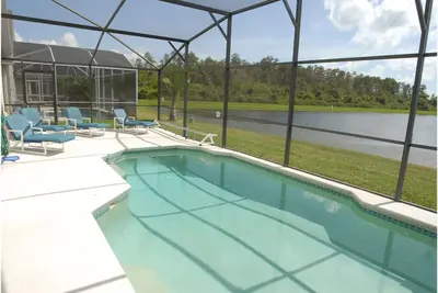 Image de Fabuleuse villa au bord du lac avec piscine privée