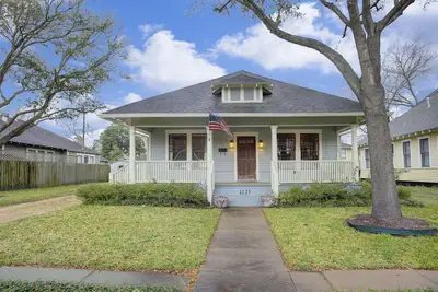 Image de 25 Houston Heights. <br>