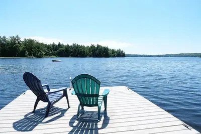 Image de Chalet au bord du lac mis Ă jour dans un cadre paisible - Lac Damariscotta