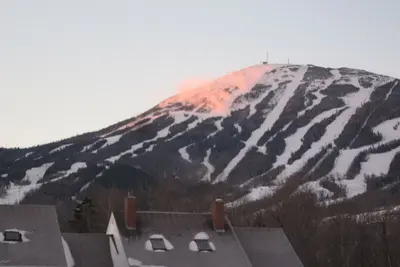 Image de Condo de quatre chambres avec vue imprenable sur le domaine skiable de Sugarloaf