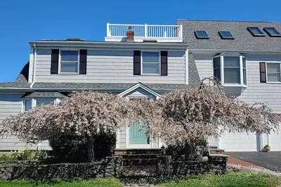 6bd / 3ba avec 2 espaces de vie séparés. Promenade à la plage, toit-terrasse incroyable, près de twn