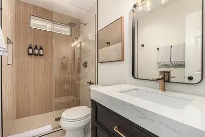 Image de Près de l'amusement! Pourtant calme, propriété sereine