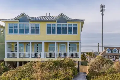 Image de Belle Oceanfront, 4 chambres en duplex avec grand porche couvert - The Lazy Loggerhead