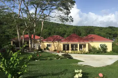 Image de Nouvelle liste! Ridge Nature. Relaxing Vacation In The Lush Tropical Rain Forest
