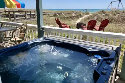 Image de Maison acceptant les animaux de compagnie avec bain Ă remous - Sur La Plage! Au Centre des Pcb! ! !