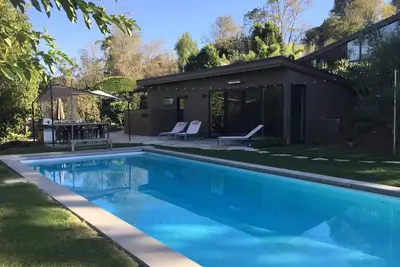 Image de Montecito Cabana avec vue sur la montagne et piscine