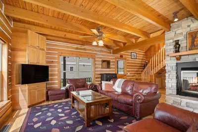 Image de Belle location de maison en bois rond de luxe. Appelez-nous d'abord! ! !