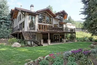 Image de Grande maison Creekside - parfait pour divertir