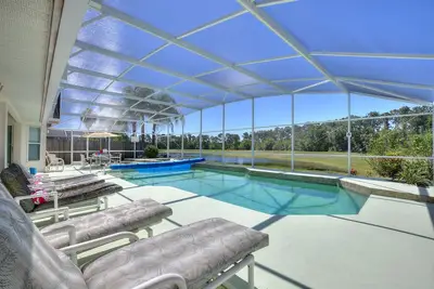 Image de Maison de luxe avec piscine isolée, près de Disney avec piscine surdimensionnée Offres spéciales maintenant