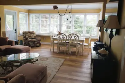 Image de Cooper Flats-Upstairs - 2 blocks to the Beach & to Downtown Fb, Extraordinary!