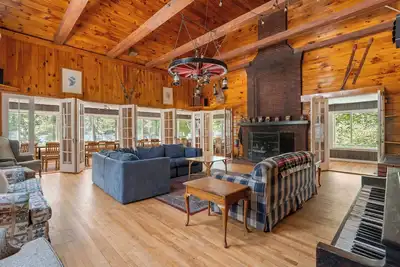 Image de Au bord du lac, près de Sunday River, Steam Rm, Firepit, Huge Kitchen, Lg Fireplace